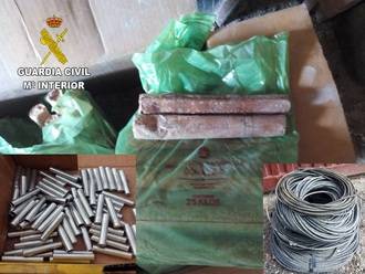 La Guardia Civil neutraliza 20 kilos de explosivos localizados en una nave agrícola de Espinosa de Henares