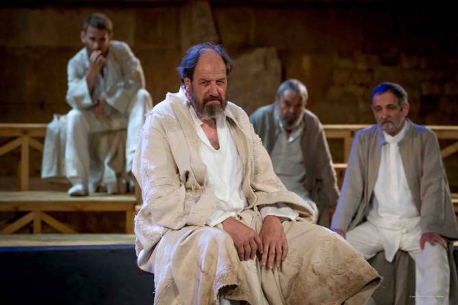 José María Pou como Sócrates y Mr. Snow, teatro y magia sobre las tablas del TABV