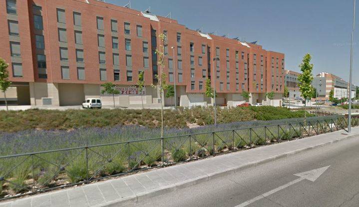 Finaliza la limpieza de la lámina de agua de la avenida Juan Pablo II