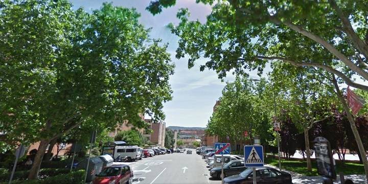 Cuatro individuos atracan a dos personas con una botella rota como arma en Los Manantiales