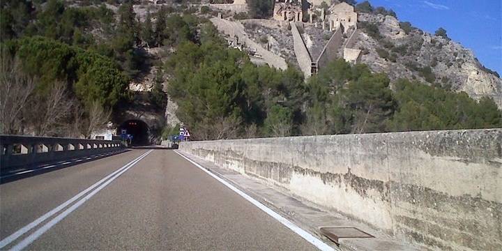 Un accidente obliga a cortar el tráfico en el túnel del embalse de Entrepeñas