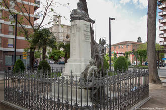 Álvaro de Figueroa y Torres, conde de Romanones, protagonista del detalle monumental de julio