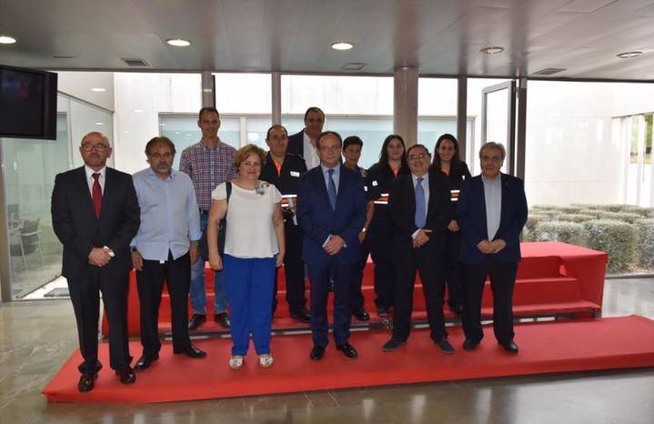 Gabriel Montalvo, miembro de Protección Civil de Alovera, recibe un reconocimiento por su trayectoria