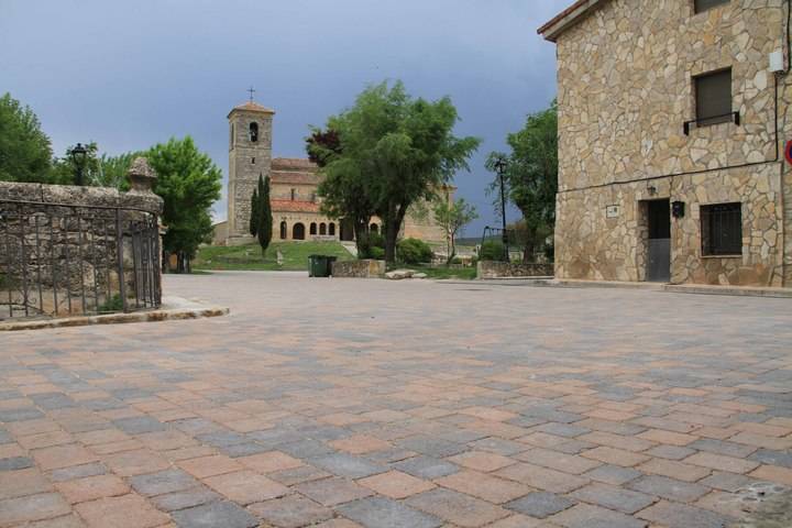 El Ayuntamiento de Tamajon mejora la calle de Enmedio