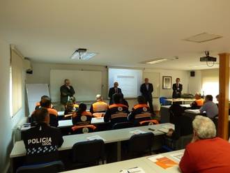 Bomberos de Castilla-La Mancha aprenden a retirar enjambres apícolas