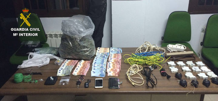 La Guardia Civil detiene a dos personas en Uceda por tráfico de drogas