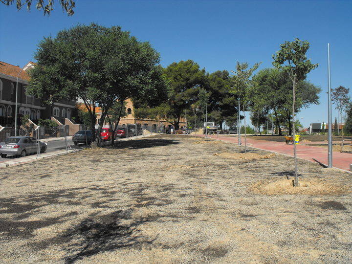 El Centro de Salud de Manantiales pronto tendrá terminada su propia zona verde y más aparcamiento