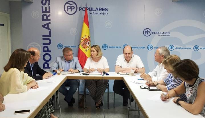 El PP de Guadalajara se reúne con los presidentes nacional y regional de la Red Europea de Lucha contra la Pobreza y la Exclusión Social