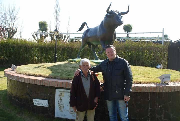 El Ayuntamiento de Ciudad Rodrigo rinde homenaje al alcarreño Miguel Redondo por la dirección de Héroes Anónimos