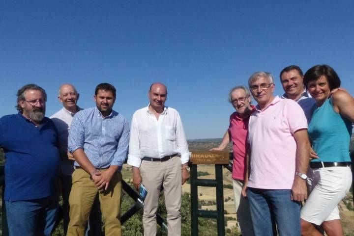 Baides habilita una ruta de senderismo con mirador turístico