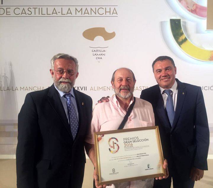 La miel de Torronteras, de Escamilla, recibe el premio ‘Gran Selección 2016 a la mejor Miel’