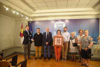 El presidente de la Diputación entrega el VI Premio Álvar Fáñez a la Asociación de Mujeres de Hita