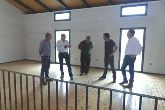 Latre viaja a Poveda de la Sierra para conocer sus necesidades