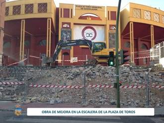 Así se están renovando las desgastadas escaleras de la Plaza de Toros de Guadalajara