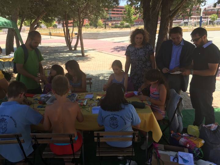 Los participantes del campamento urbano municipal aprenden a reciclar bien