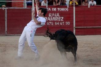 Casi tres cuartos de plaza en el festival provincial de recortadores Leyendas Alcarreñas en Cabanillas