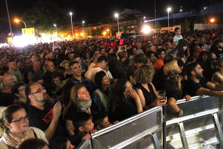 Cabanillas vibra con el rock directo y primario de Mojinos Escozíos