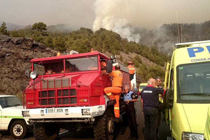 El agente medioambiental fallecido en La Palma quedó rodeado por el fuego por un giro del viento