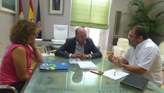 El presidente de la Diputación se reúne con la Asociación de Familias Numerosas
