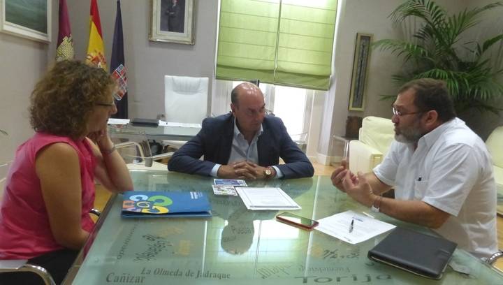 El presidente de la Diputación se reúne con la Asociación de Familias Numerosas