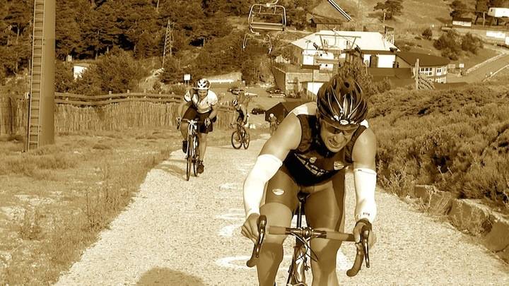 Desde playthe.net apuestan por el deporte en el Triatlón Bola del Mundo