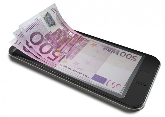 Los españoles venden los móviles para sacar dinero e irse de vacaciones