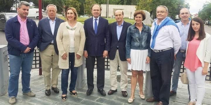 El presidente del Senado en funciones Pío García Escudero, apoya la candidatura del PP de Guadalajara