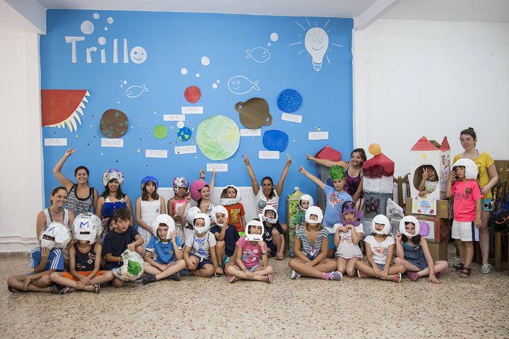 Una treintena de niños se divierten y aprenden en el campamento de inglés de Trillo