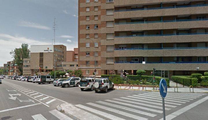 ‘Pillado’ conduciendo borracho tras estamparse contra tres coches de la Guardia Civil aparcados en la Comandancia de avenida de Castilla