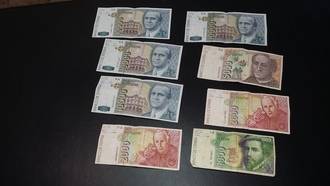 Encuentran un antiguo sobre con 50.000 pesetas en el Archivo Municipal de Torrejón del Rey