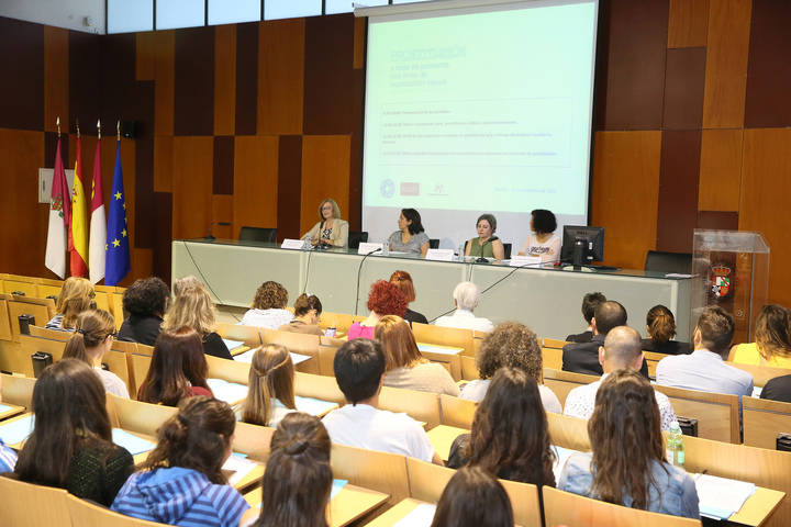 La Junta apuesta por el trabajo conjunto de instituciones en la lucha contra la trata y la violación de derechos humanos