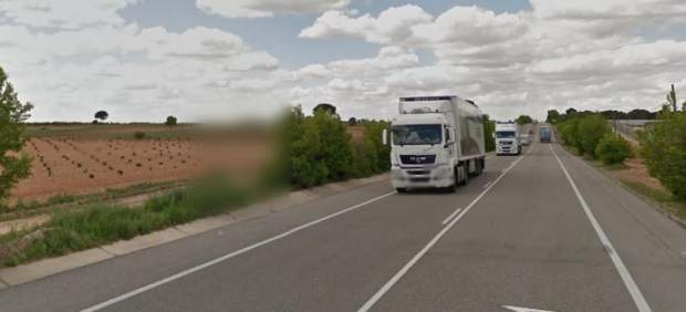 HORRIBLE ACCIDENTE : Dos muertos y cuatro heridos al chocar un coche contra un camión en Las Pedroñeras