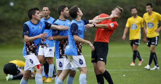 Un jugador de 28 años después de agredir al árbitro de 15 años: 