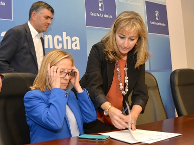 Los dependientes de Castilla-La Mancha indignados y decepcionados con Page le acusan de 'electoralista y de hacerse autopropaganda'