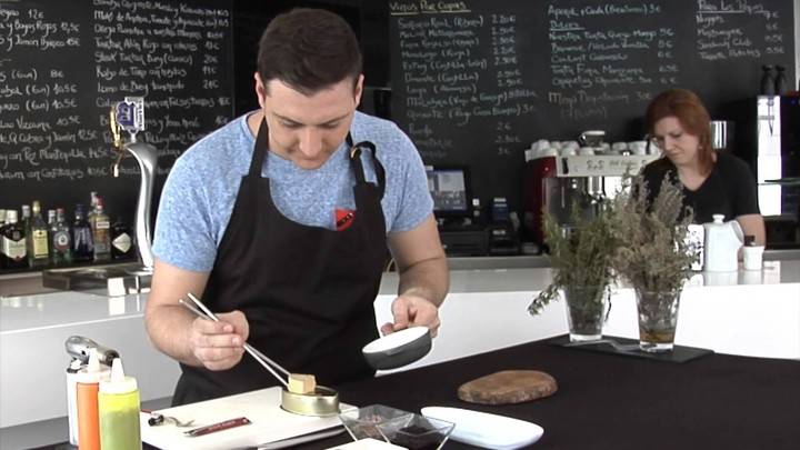 El alcarreño Carlos Gumiel del Aurum Gastrobar, elegido finalista entre 500 aspirantes para conseguir la Mejor Tapa de España