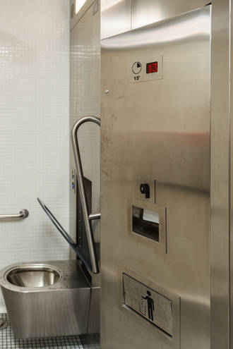 Instalados cinco nuevos aseos autolimpiables en Guadalajara