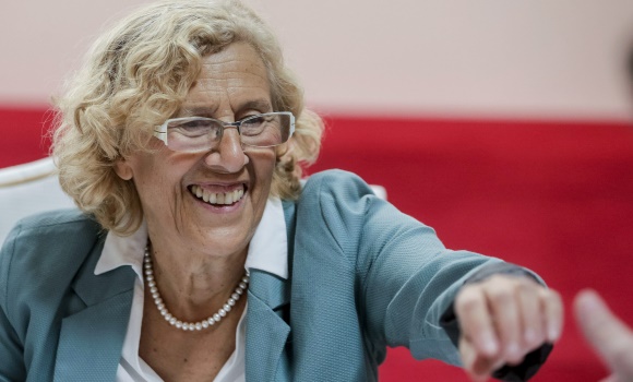 Carmena enseña a los periodistas cómo informar sobre la prostitución