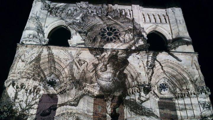 Decenas de miles de personas disfrutan del asombroso espectáculo de luz y sonido con la Catedral de Cuenca como lienzo