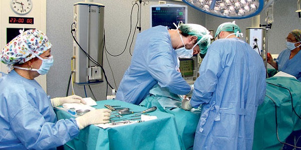 Castilla-La Mancha no tiene dinero para el sistema sanitario y... anuncia recortes