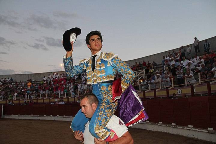 Jesús Enrique Colombo sale por la puerta grande de las Cruces en el primer festejo de Sigüenza