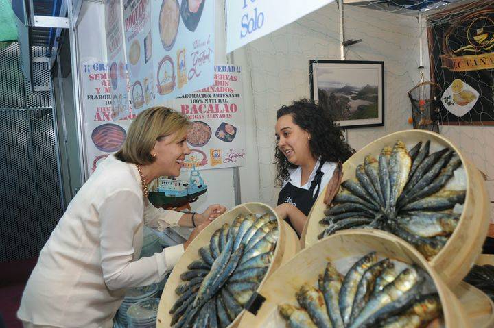 Cospedal ensalza el valor artístico y patrimonial de la artesanía de la región y destaca la importancia de impulsar este sector