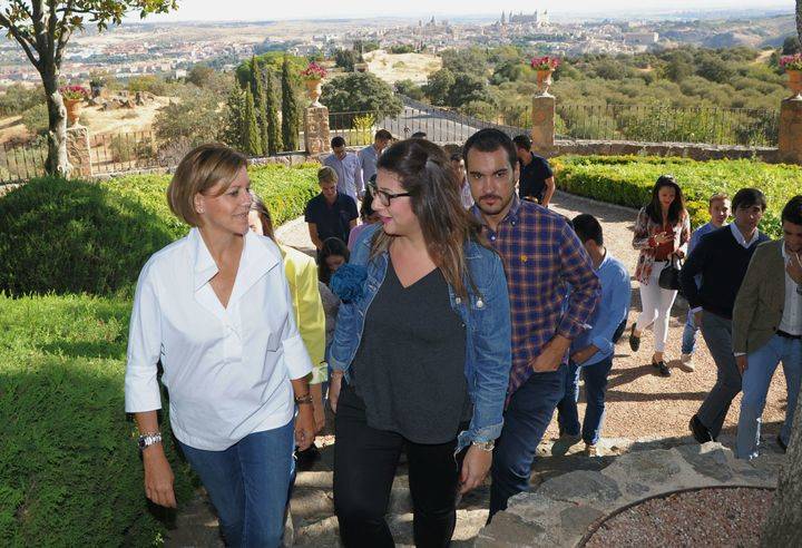 Cospedal con los jóvenes : “Moderación, confianza y trabajo por el futuro de España. Eso es nuestro partido”