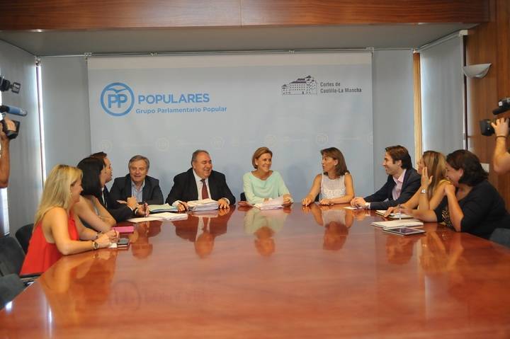 Cospedal vuelve a hacer un llamamiento a la responsabilidad del PSOE “para que deje gobernar a quien ha ganado las elecciones”