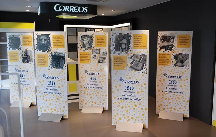 Exposición sobre el 300 aniversario de CORREOS en la Oficina Principal de Guadalajara