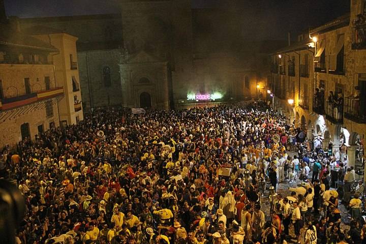 El chupinazo da comienzo a las fiestas de San Roque de Sigüenza