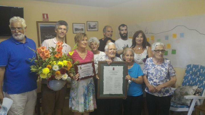 Tamajón homenajea a Lucía Cuevas, la maestra centenaria nacida en Palancares
