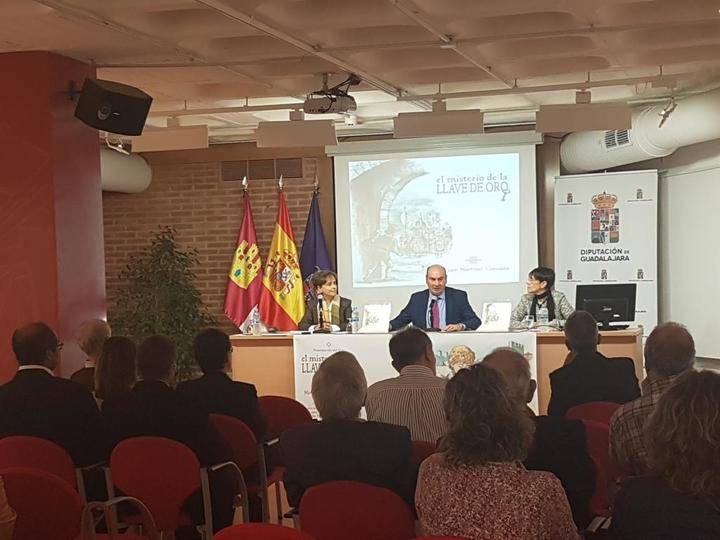 El presidente de la Diputación presenta ‘El misterio de la llave de oro’ de Miriam Martínez Taboada