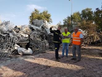 Latre resalta en Chiloeches el trabajo de los bomberos de la Diputación y confía en que pronto finalicen sus trabajos