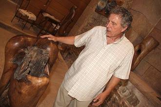 Gran éxito de la exposición 'Olvidando' de Guillermo de Lama en la seguntina Ermita del Humilladero