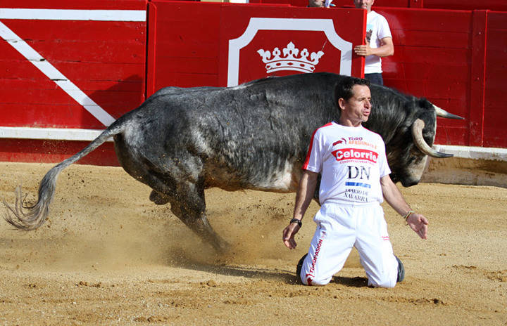 'Héroes Anónimos' rinde un homenaje a los recortadores en la figura de David Ramírez ' El Peque'